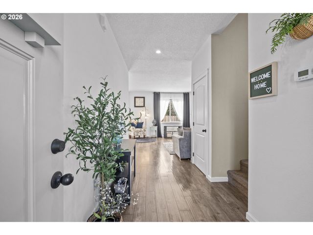 924 JULIE Ln, Molalla, OR 97038