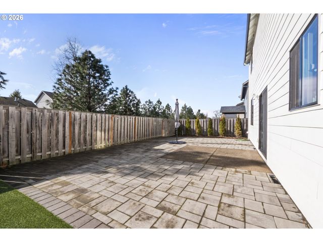 924 JULIE Ln, Molalla, OR 97038