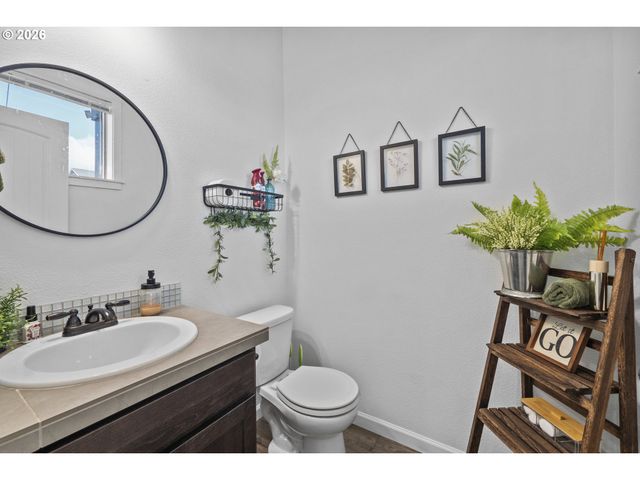 924 JULIE Ln, Molalla, OR 97038