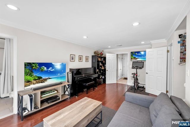 364 Knickerbocker Road, Cresskill, NJ 07626