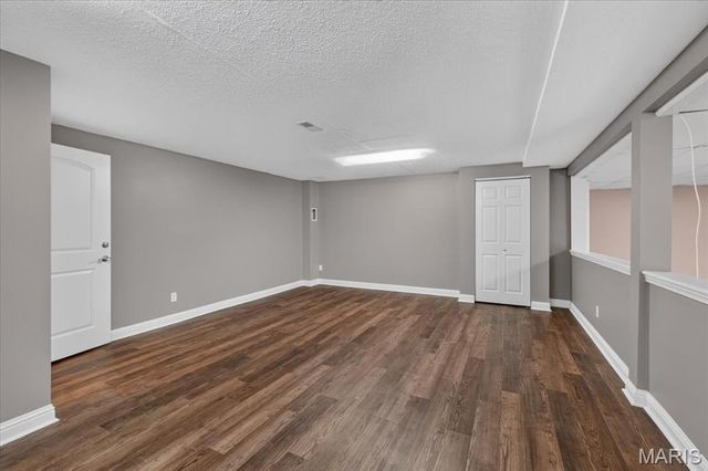 1549 Paradise Valley Drive, High Ridge, MO 63049