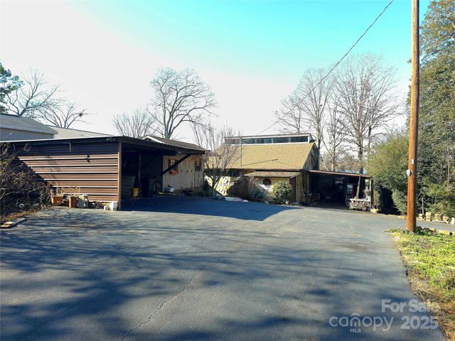 220 Yachtsman Drive, Salisbury, NC 28146