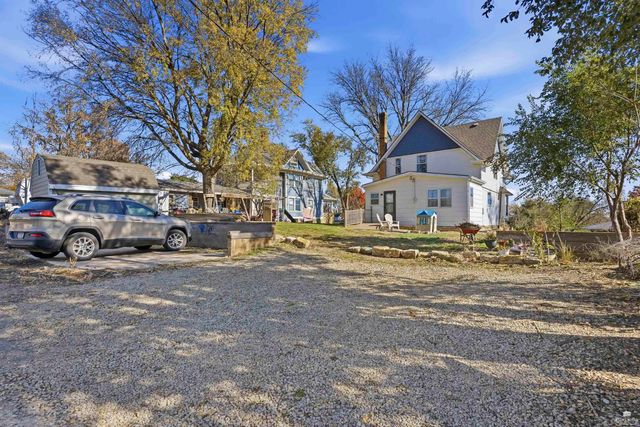 411 Vine Street, Wamego, KS 66547