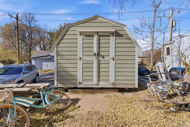 411 Vine Street, Wamego, KS 66547