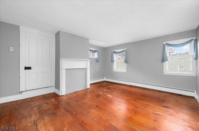 47 Main St, Califon Boro, NJ 07830