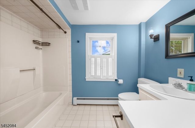 47 Main St, Califon Boro, NJ 07830