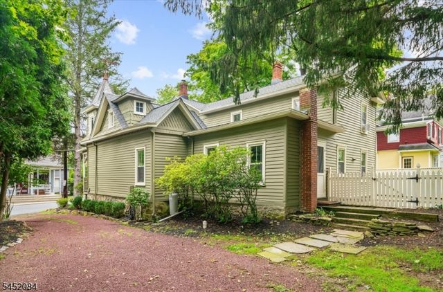 47 Main St, Califon Boro, NJ 07830