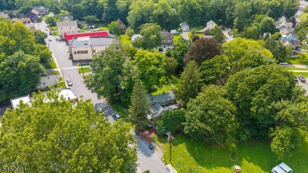 47 Main St, Califon Boro, NJ 07830