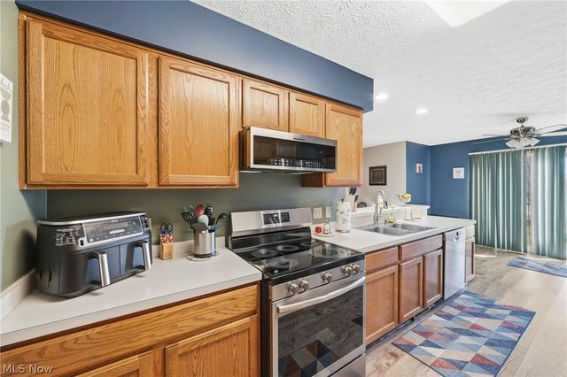 8294 Turquoise Avenue NE, Canton, OH 44721