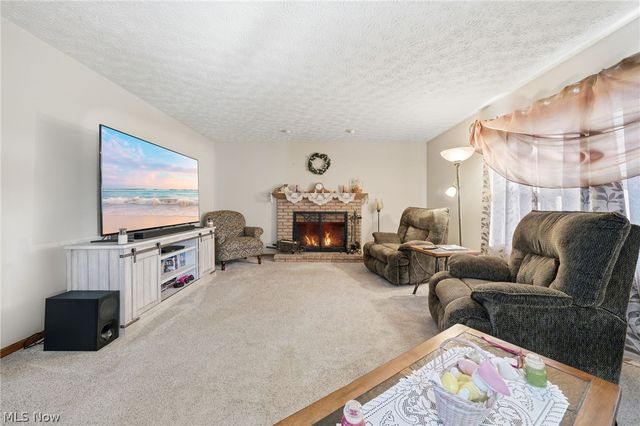 8294 Turquoise Avenue NE, Canton, OH 44721