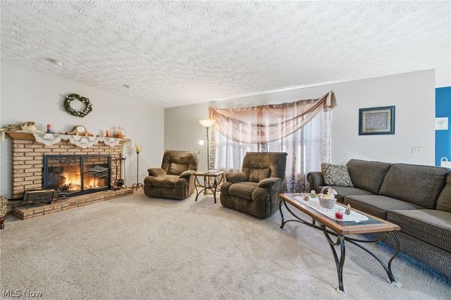 8294 Turquoise Avenue NE, Canton, OH 44721