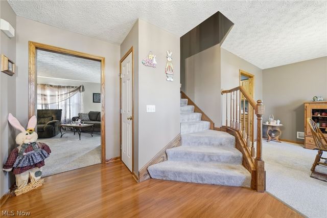 8294 Turquoise Avenue NE, Canton, OH 44721