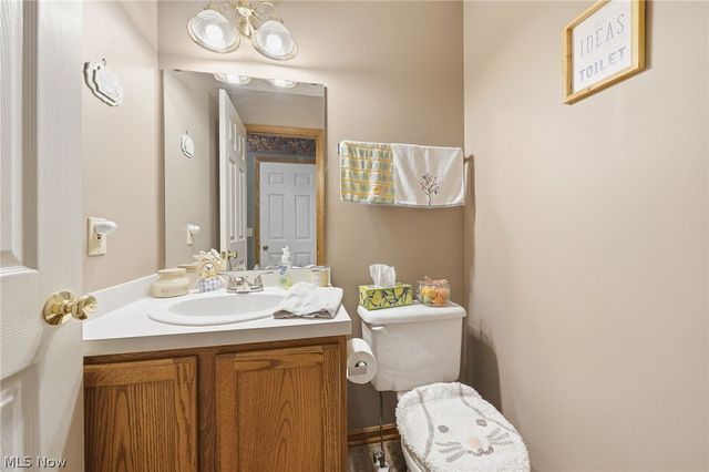 8294 Turquoise Avenue NE, Canton, OH 44721