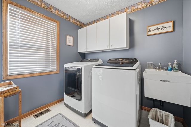 8294 Turquoise Avenue NE, Canton, OH 44721