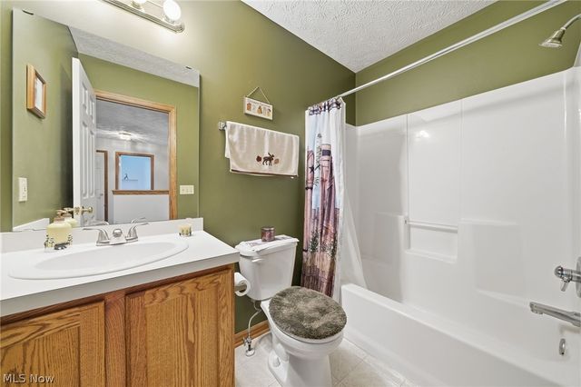 8294 Turquoise Avenue NE, Canton, OH 44721