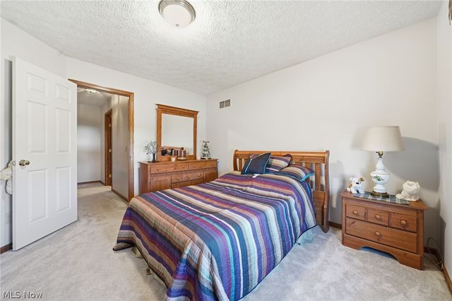 8294 Turquoise Avenue NE, Canton, OH 44721