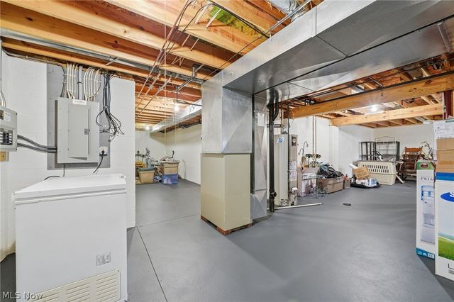 8294 Turquoise Avenue NE, Canton, OH 44721