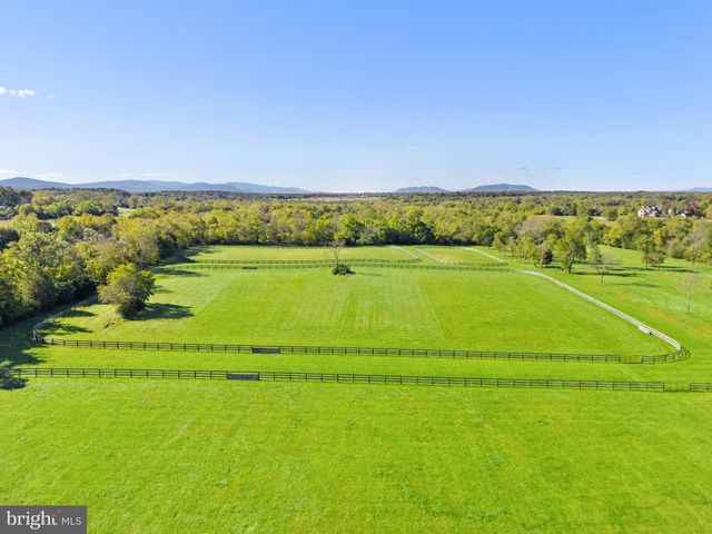 1077 GINNS RD, Boyce, VA 22620