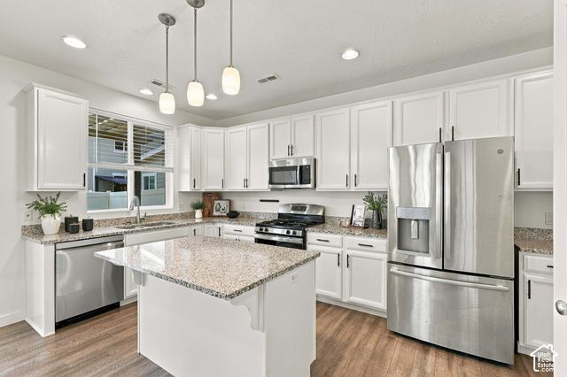 1932 W PARKVIEW DR, Syracuse, UT 84075