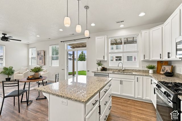 1932 W PARKVIEW DR, Syracuse, UT 84075