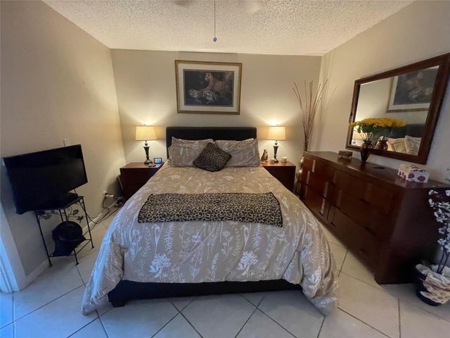 139 Oakridge J 139, Deerfield Beach, FL 33442