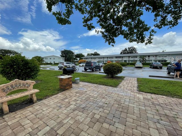 139 Oakridge J 139, Deerfield Beach, FL 33442