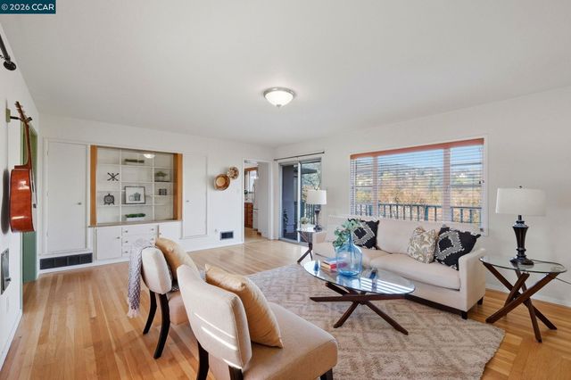 1021 Ulfinian Way, Martinez, CA 94553