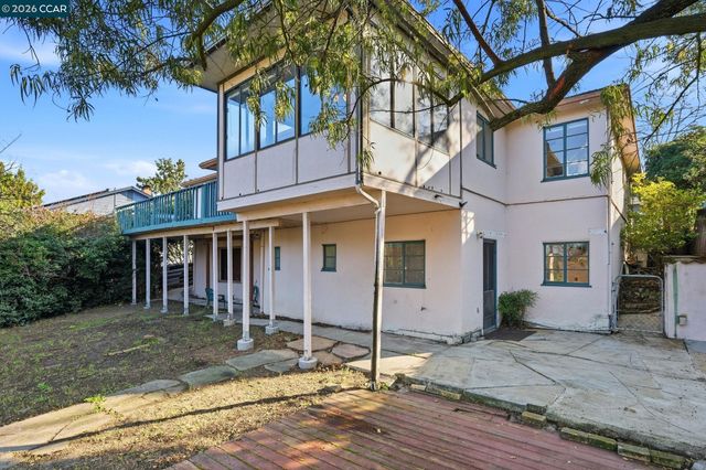 1021 Ulfinian Way, Martinez, CA 94553