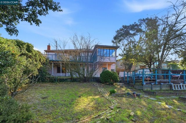 1021 Ulfinian Way, Martinez, CA 94553