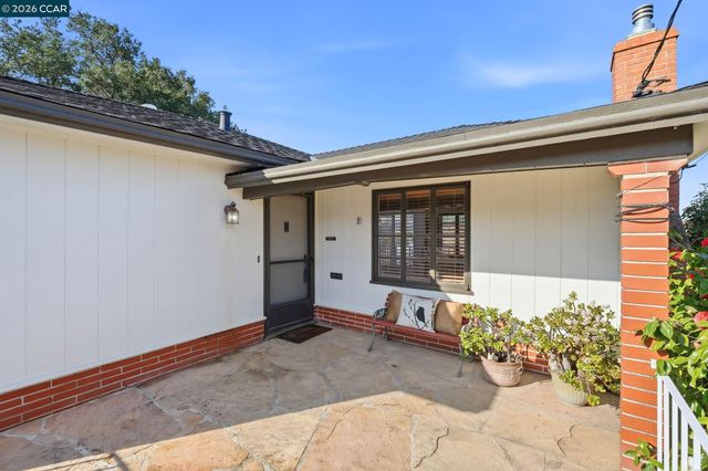 1021 Ulfinian Way, Martinez, CA 94553