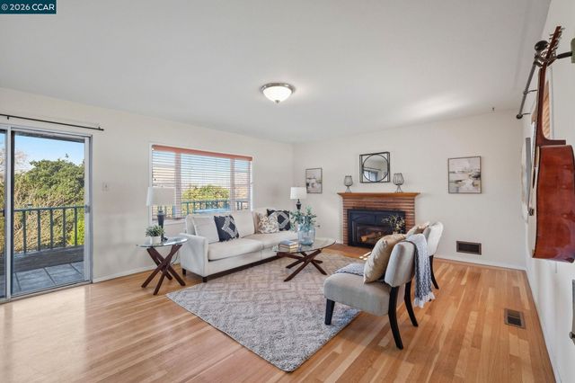 1021 Ulfinian Way, Martinez, CA 94553