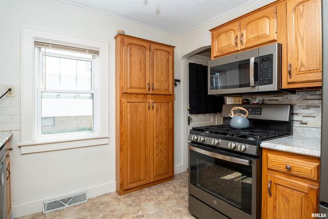 1007 CHESTNUT Street, Pekin, IL 61554