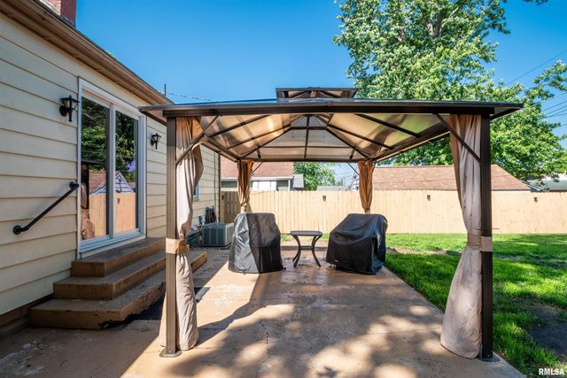 1007 CHESTNUT Street, Pekin, IL 61554