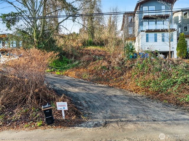 4019 Burton Place W, Seattle, WA 98199