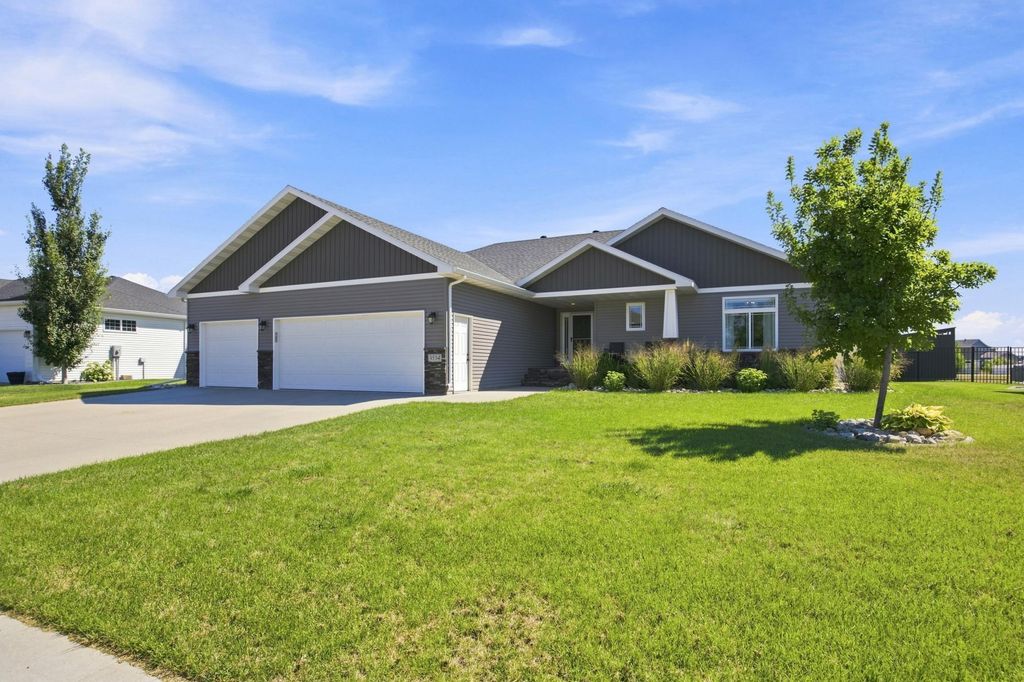 3534 54th Street S, Fargo, ND 58104