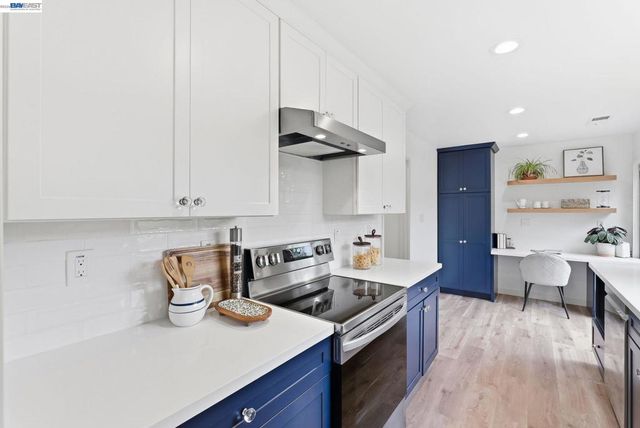 1163 Admiralty Ln, Alameda, CA 94502