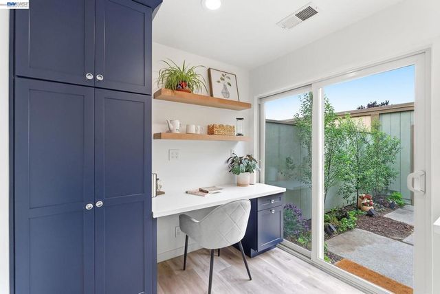 1163 Admiralty Ln, Alameda, CA 94502