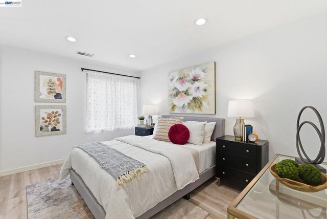 1163 Admiralty Ln, Alameda, CA 94502