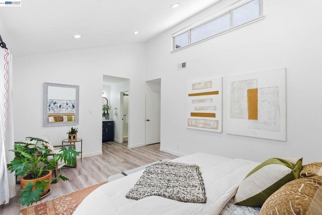 1163 Admiralty Ln, Alameda, CA 94502