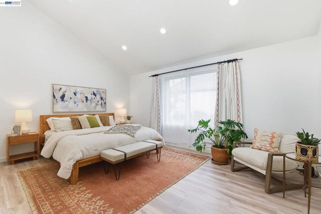 1163 Admiralty Ln, Alameda, CA 94502