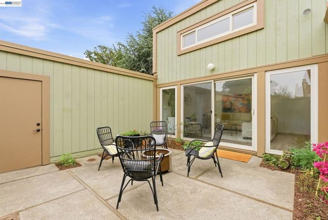 1163 Admiralty Ln, Alameda, CA 94502