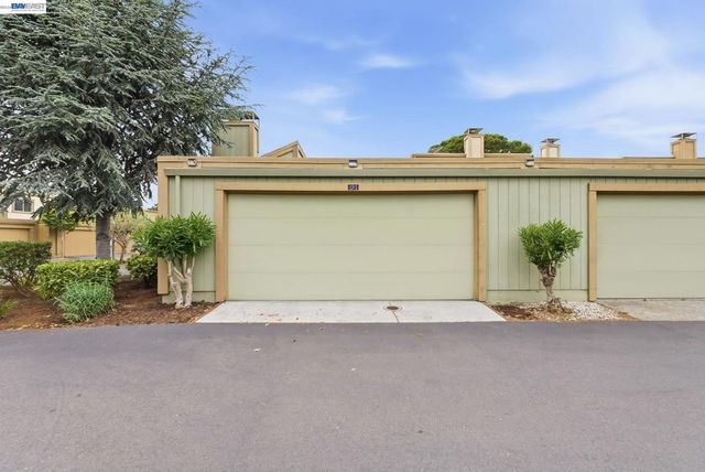 1163 Admiralty Ln, Alameda, CA 94502