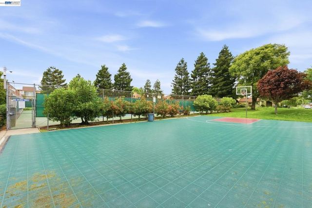 1163 Admiralty Ln, Alameda, CA 94502