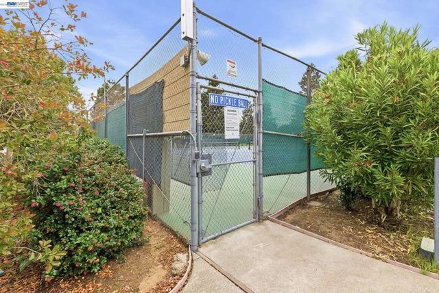 1163 Admiralty Ln, Alameda, CA 94502