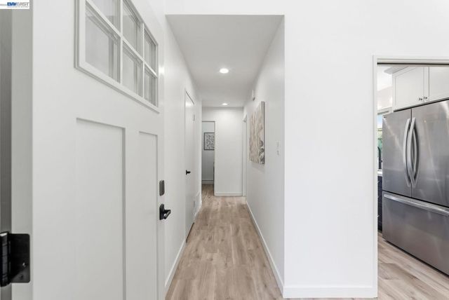 1163 Admiralty Ln, Alameda, CA 94502