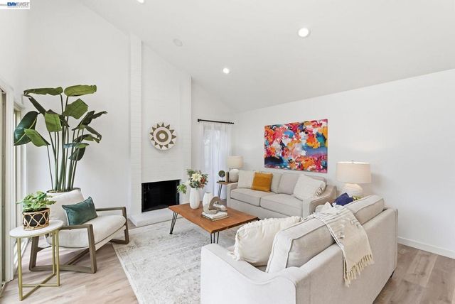 1163 Admiralty Ln, Alameda, CA 94502