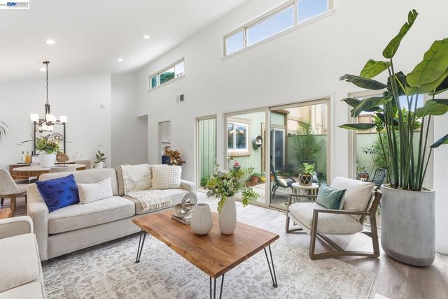 1163 Admiralty Ln, Alameda, CA 94502