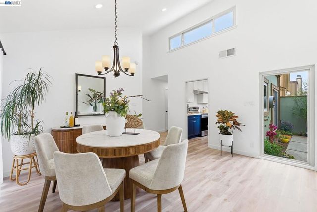 1163 Admiralty Ln, Alameda, CA 94502