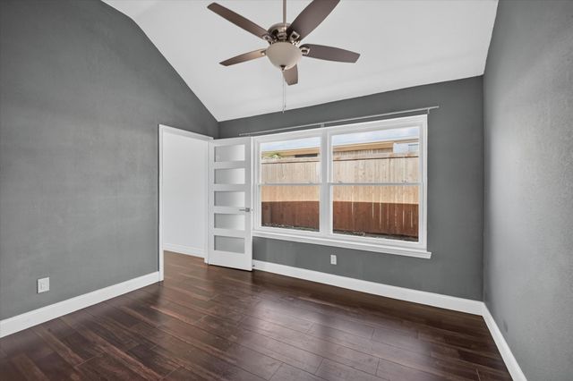 1521 Glenmore Drive, Lewisville, TX 75077