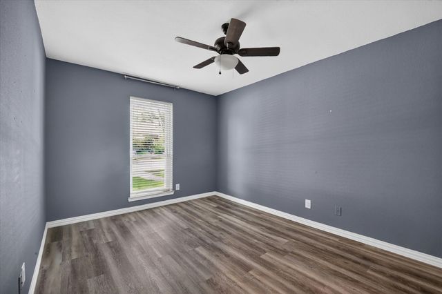 1521 Glenmore Drive, Lewisville, TX 75077